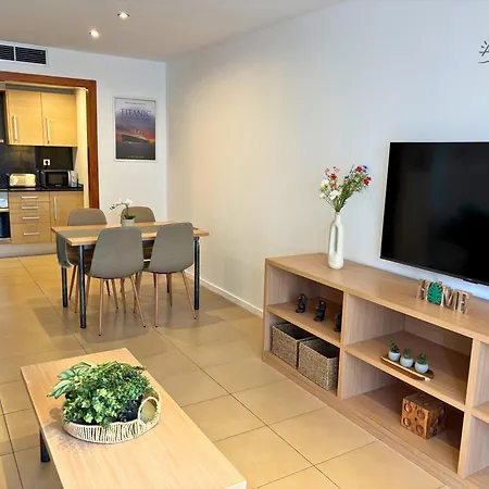 Kioto - Modern With Parking & Swimming Pool